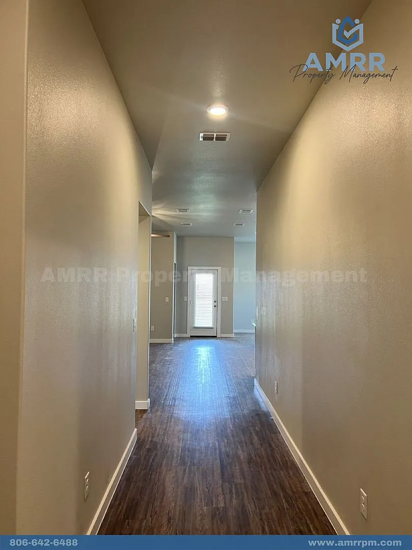 Elegant 4-Bedroom House Room for Everyone! — Photo 2
