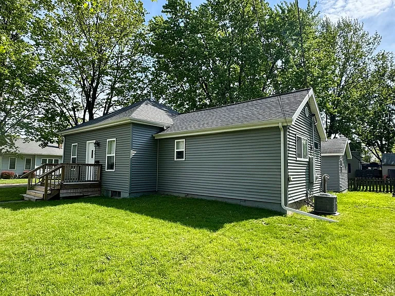 308 N Elm St — Photo 3