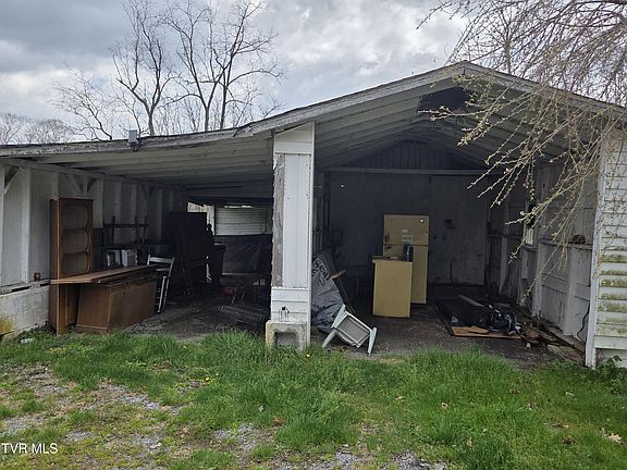 2nd image of 10189 Crescent Rd