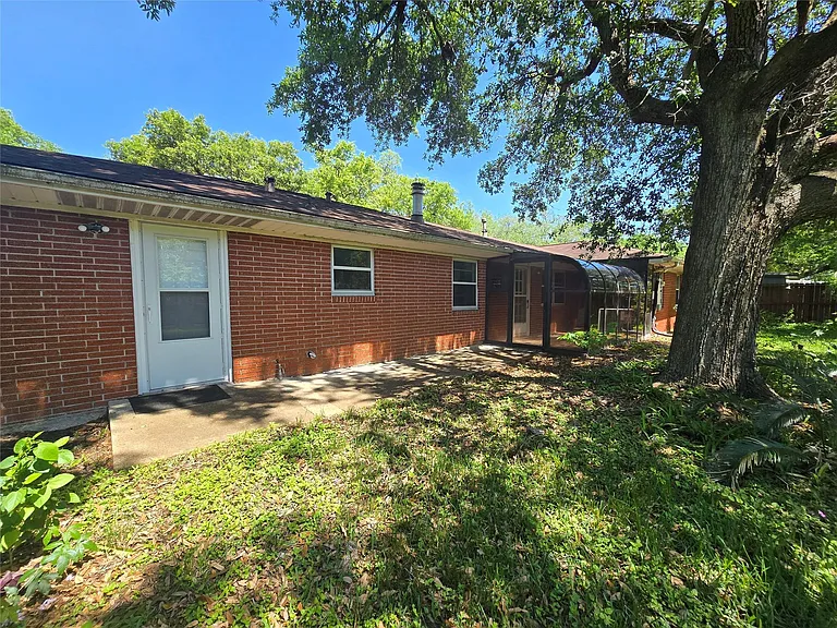 801 Rosewood Dr — Photo 30
