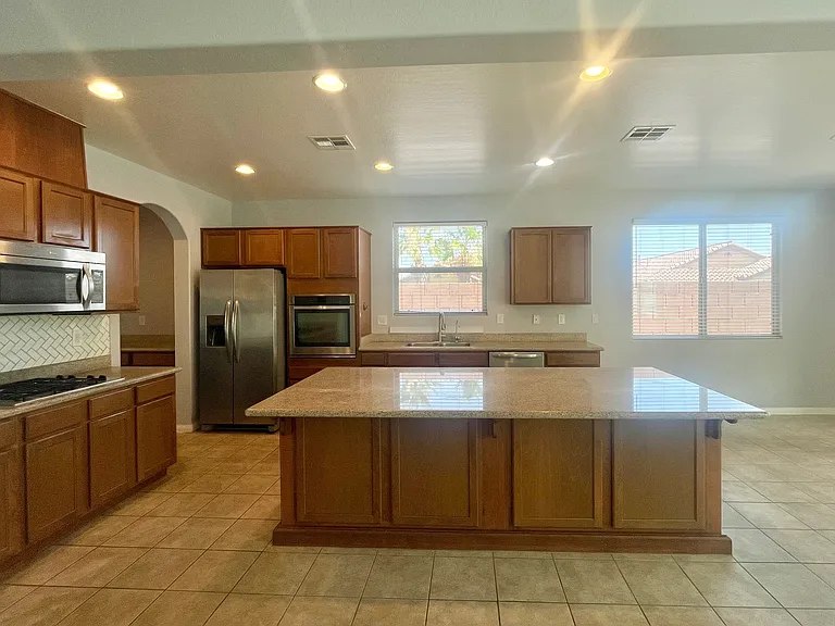 576 Glassford Ct — Photo 12