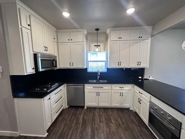 2903 Carpenter Ave — Photo 9