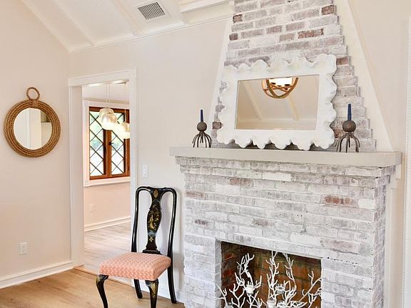 Livingroom fireplace