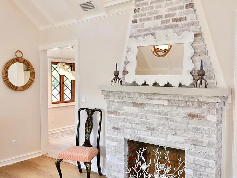 Livingroom fireplace
