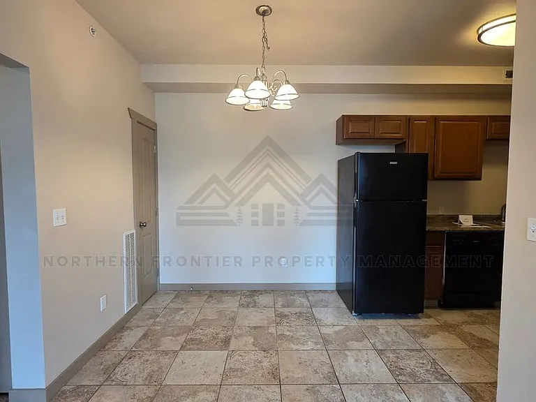 1410 S College Ave — Photo 22