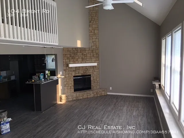104 Brent Rd — Photo 2