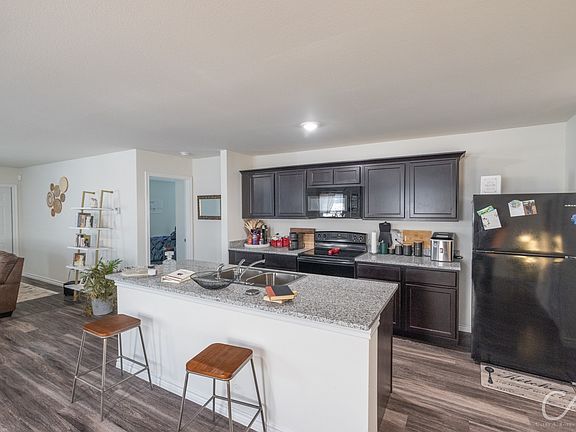 3rd image of 7910 Vineyard Dr