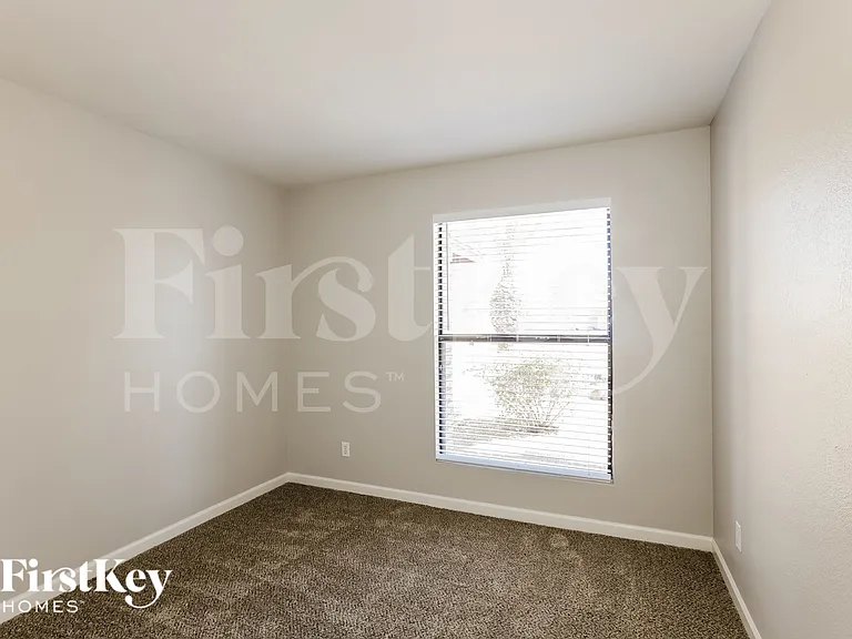 10632 N 39th Ave — Photo 11