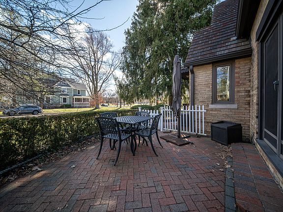 2nd image of 1138 Lincoln Ave