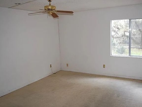 5th image of 8306 N River Oaks Ct