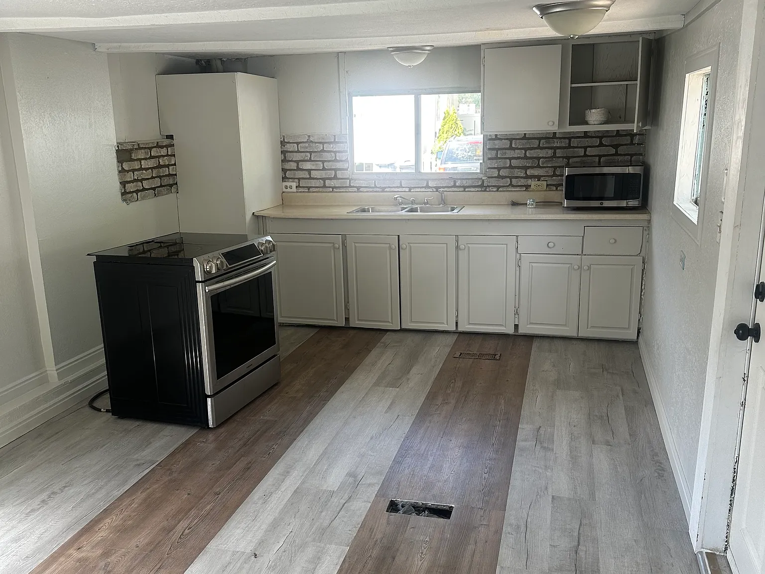 2 bed, 576 sqft, $1,050 — Photo 4