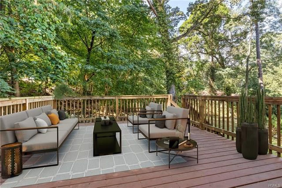 5 Bed 5 Bath Property, New York • 3,584 Sq Ft