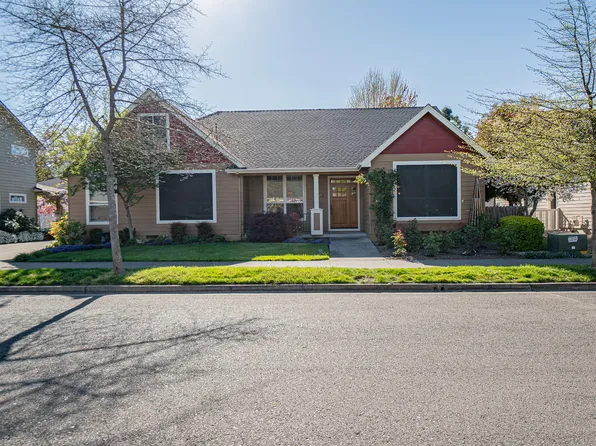 669 Silver Creek Dr, Central Point, OR 97502