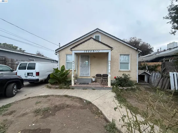 10209 & 10211 Pippin St, Oakland, CA 94603