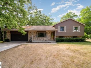 6834 Roanoak Rd, Oscoda, MI 48750