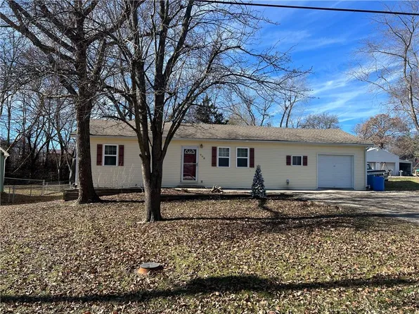 608 Sanderson Dr, Richmond, MO 64085