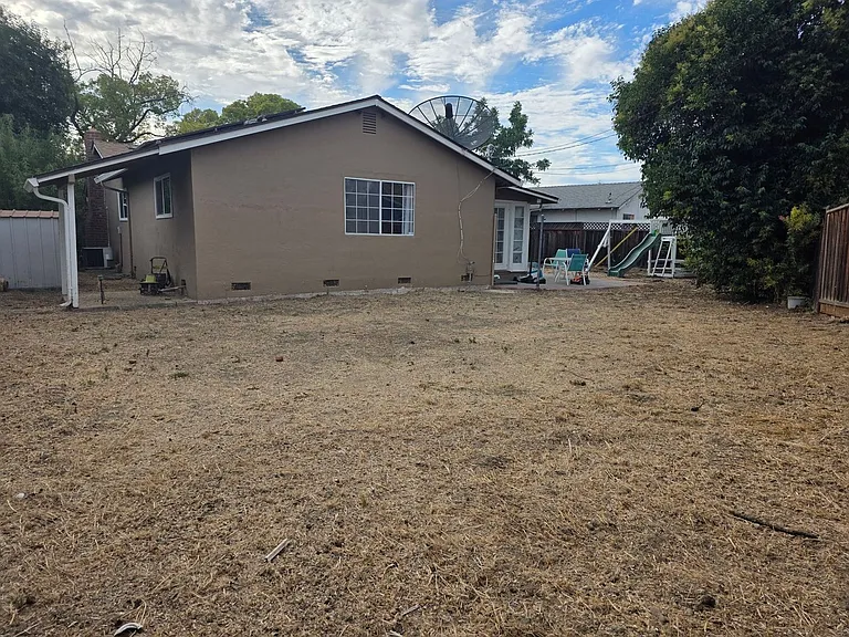 3184 Durant Ave — Photo 32