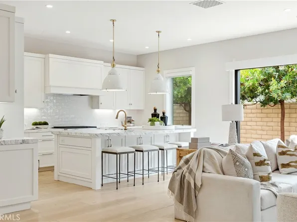 387 La Perle Pl, Costa Mesa, CA 92627