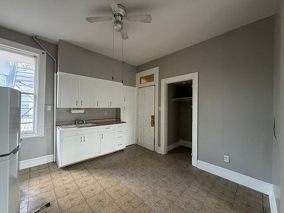 4th image of 113 E Philadelphia St APT 3