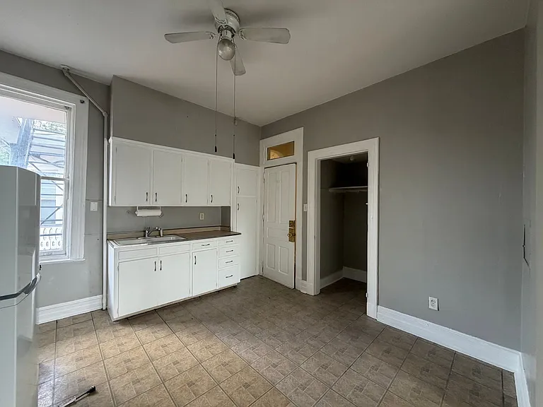 113 E Philadelphia St — Photo 4