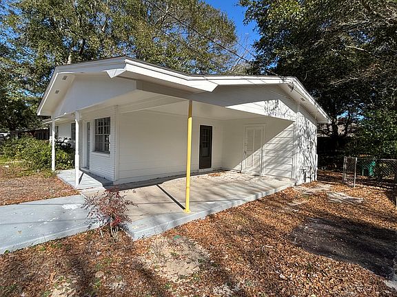 2nd image of 801 Newport Dr