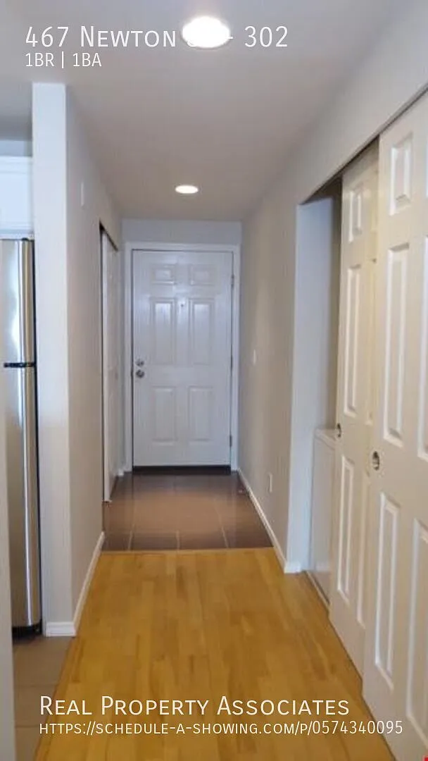 Condo on Queen Anne — Photo 4