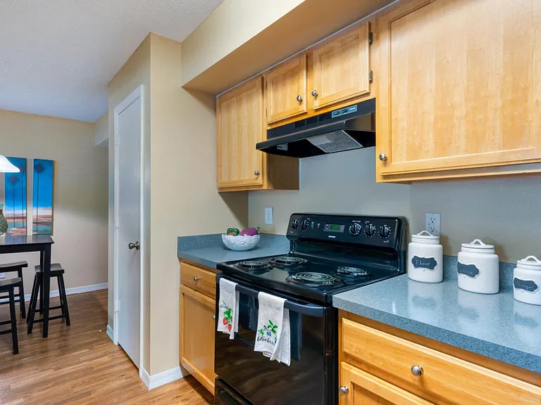 Lindsey Terrace Apartments — Photo 20