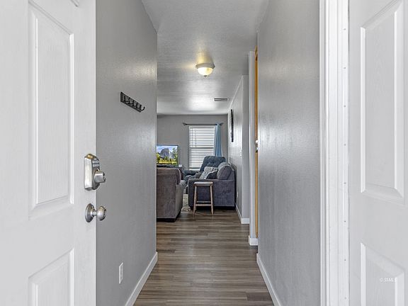 5th image of 800 S Nevada St