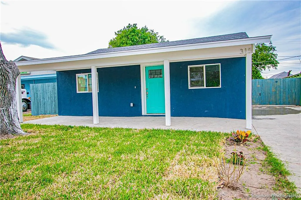 2 bed, 1.0 bath, 828 sqft, $1,350 — Photo 1