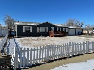 758 1st Ave SE, Dickinson, ND 58601