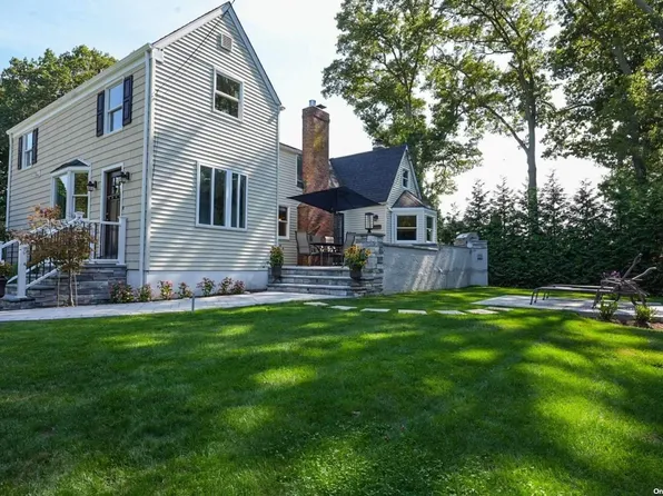 39 Penny Drive, Huntington Station, NY 11746