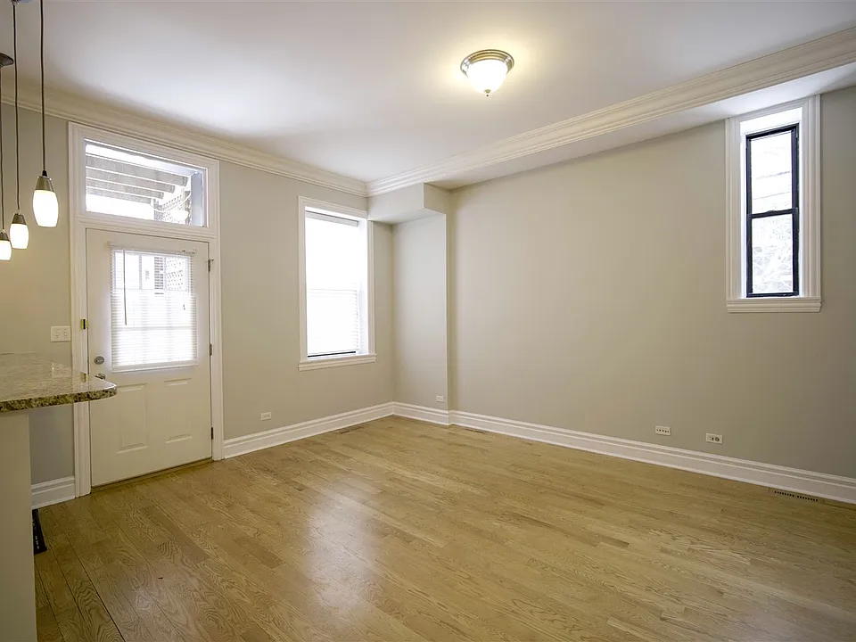 814 Roscoe 1NE-LR-New