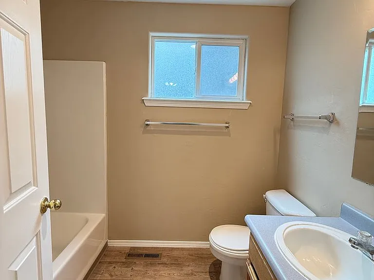1582-1584 Hondeleau Ln — Photo 6