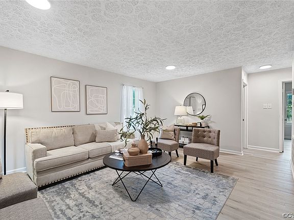 4th image of 1136 Carolee Dr