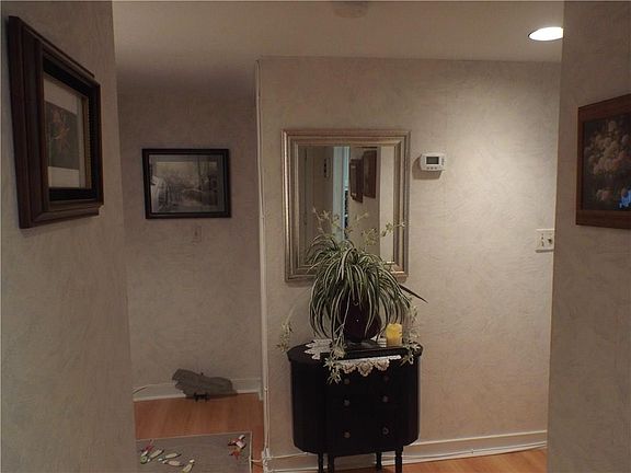 4th image of 33 Brookwood Dr APT C