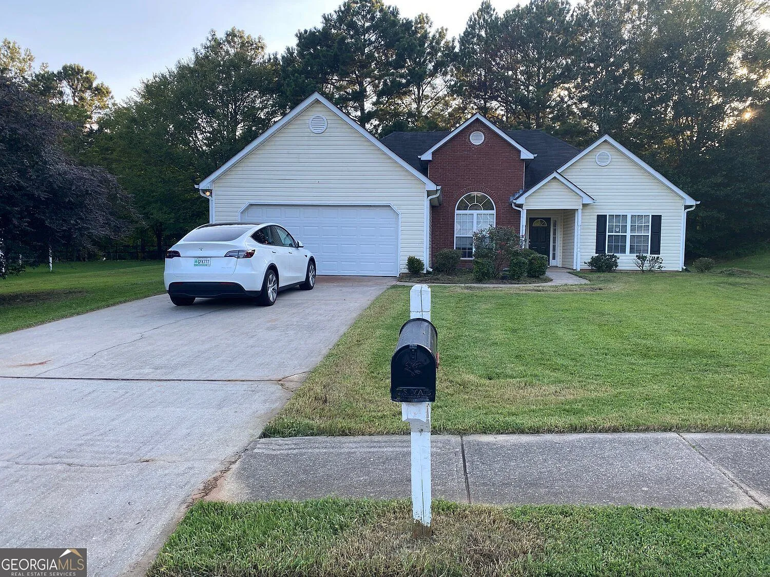 3 bed, 2.0 bath, 1550 sqft, $2,000 — Photo 3