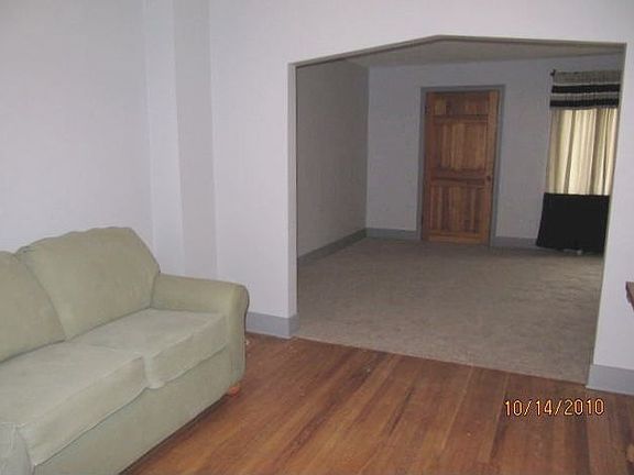 4th image of 238 Paramount Pkwy