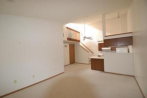 3rd image of 972 Kingsbury Ct