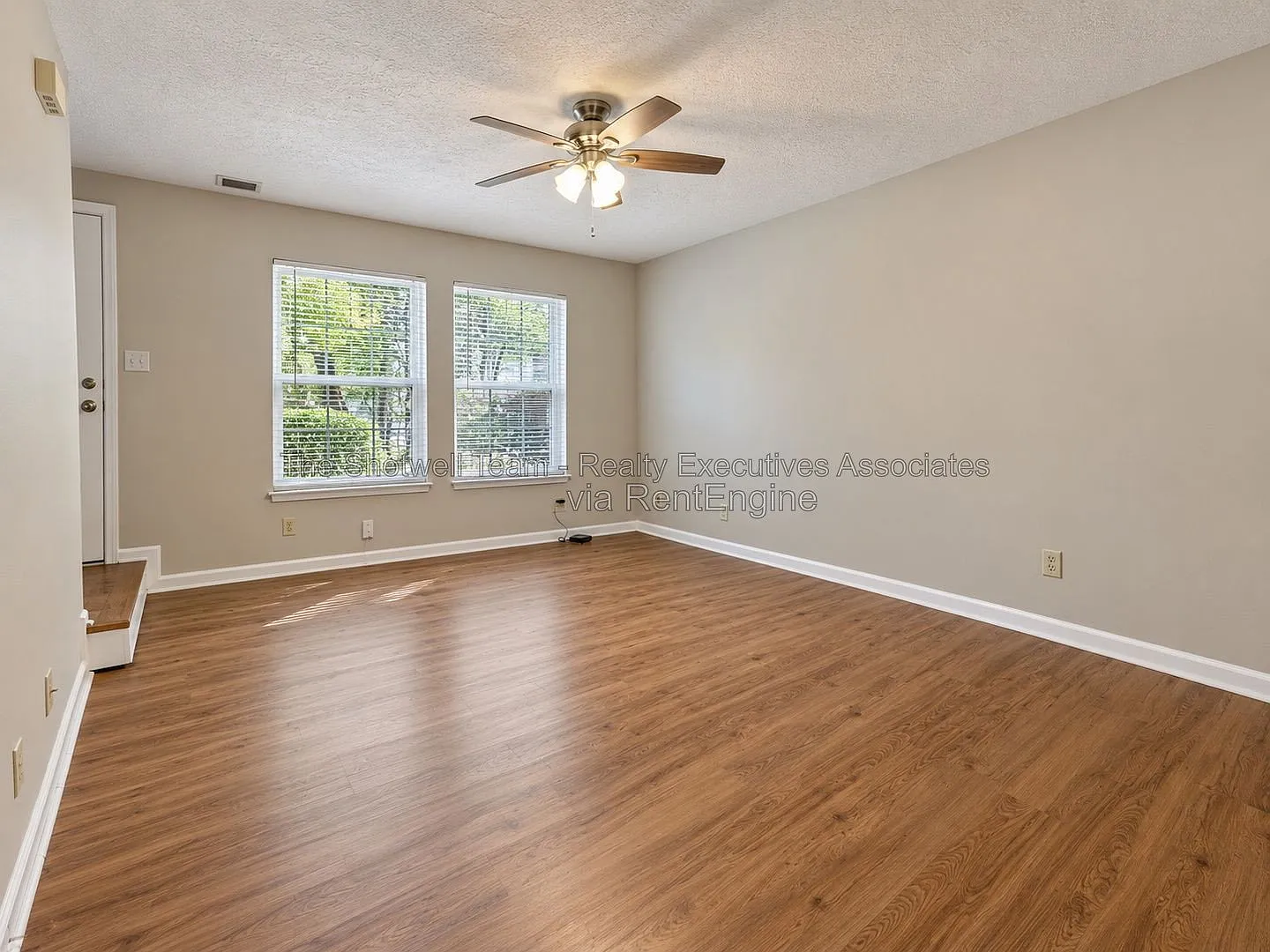 2 bed, 1.5 bath, $1,400 — Photo 2