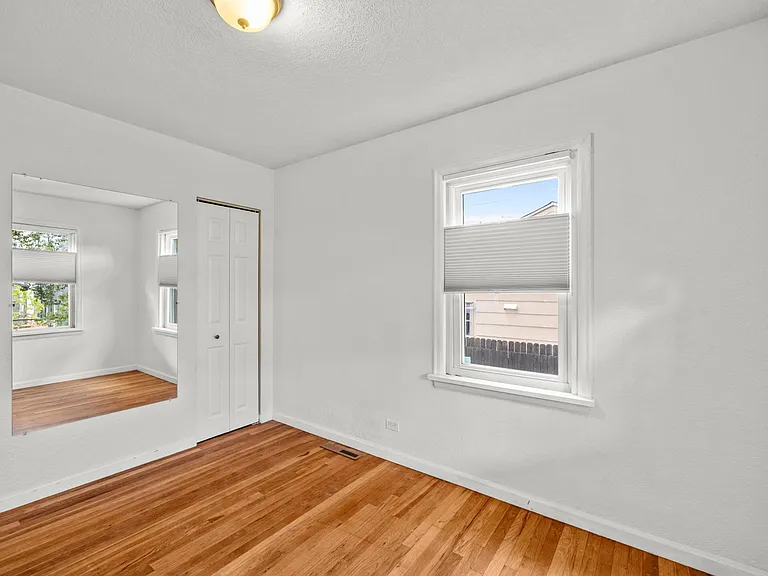 1085 King St — Photo 8