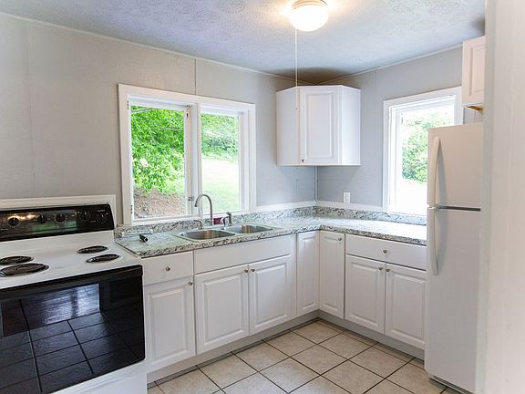 3rd image of 155 Wade Ln #155