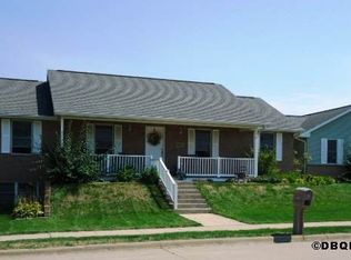 2084 Emily Dr, Dubuque, IA 52003