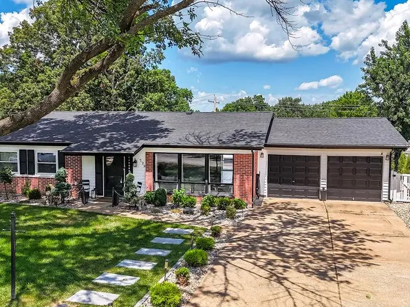 739 Caspian Ln, Saint Louis, MO 63125