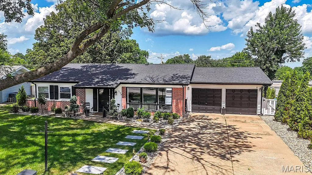 739 Caspian Ln photo 1