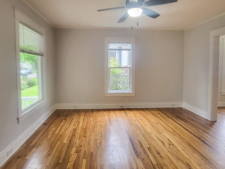 944 Cottage St NE — Photo 3