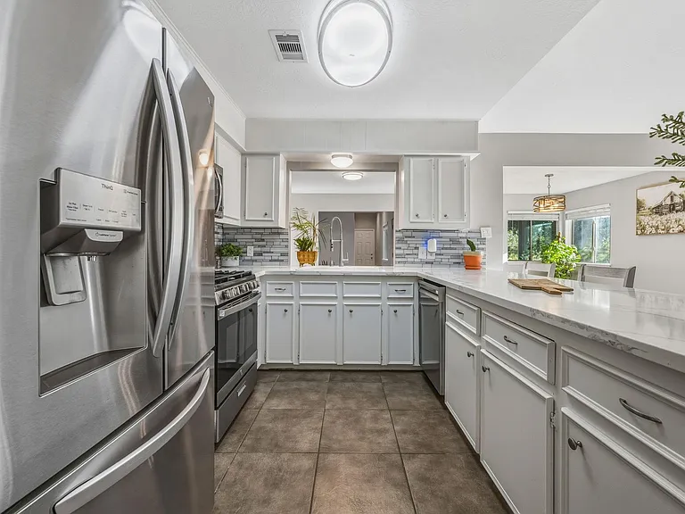 141 White Oak Cir — Photo 15