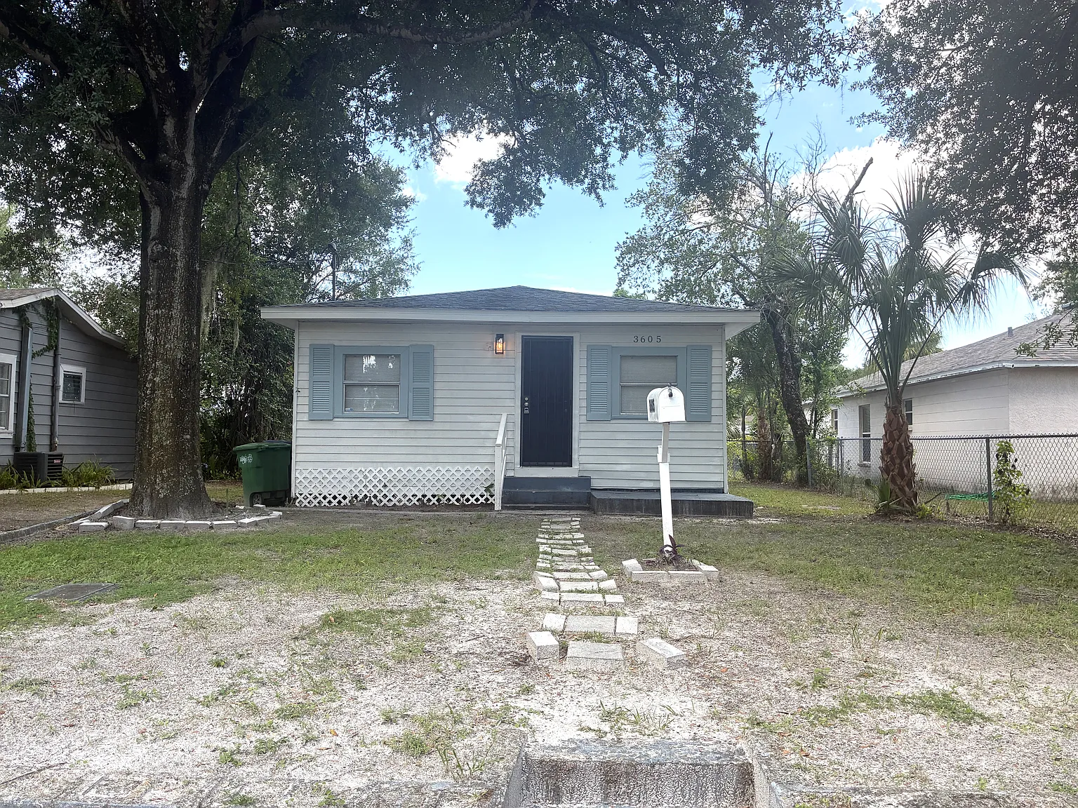 3 bed, 748 sqft, $1,850 — Photo 1