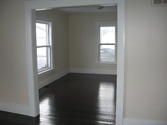 5th image of 872 Davids St
