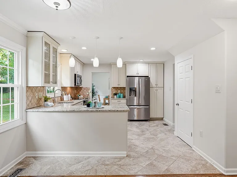 2515 Tabor Ct — Photo 17