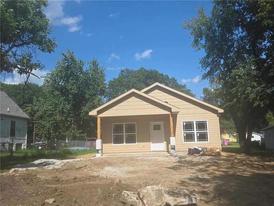 2nd image of 733 N Oak St